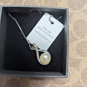 Elegant Silver Pearl Pendant Necklace